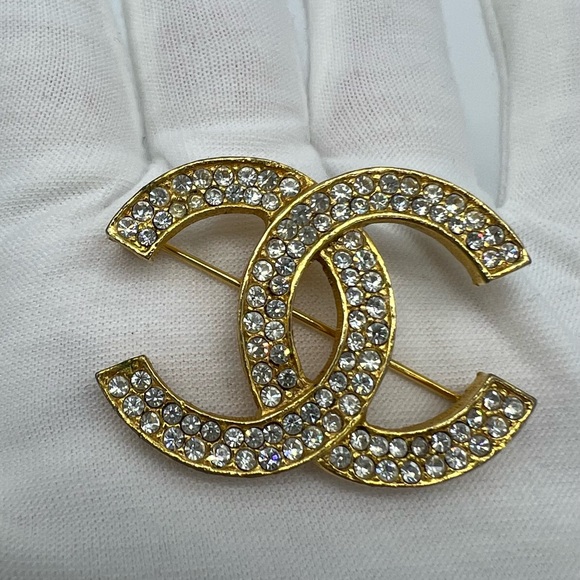 Authentic Chanel vintage gold CC Brooch - Picture 10 of 17